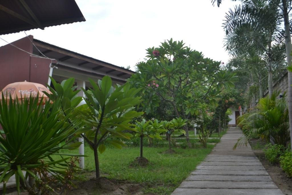 Kiayazo Hotel Gili Trawangan Exterior photo